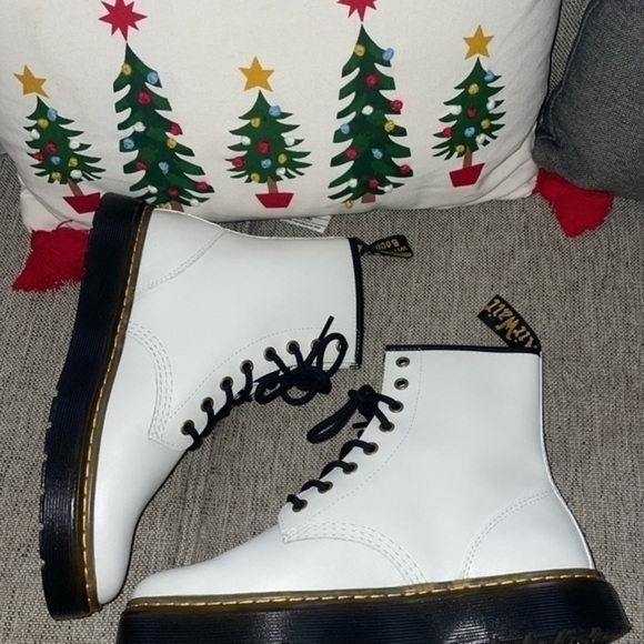 DR. MARTENS Zavala 8-Eyelet Combat Boot women size 9 - Picture 4 of 10